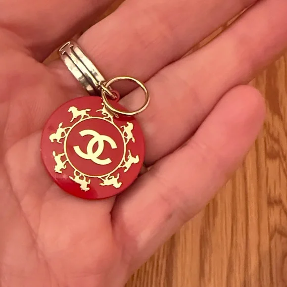 CHANEL 2026 New Year Charm - Picture 3 of 3